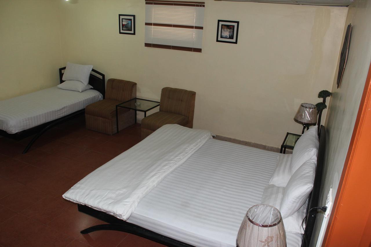 Luxury Inn Karachi Exterior foto