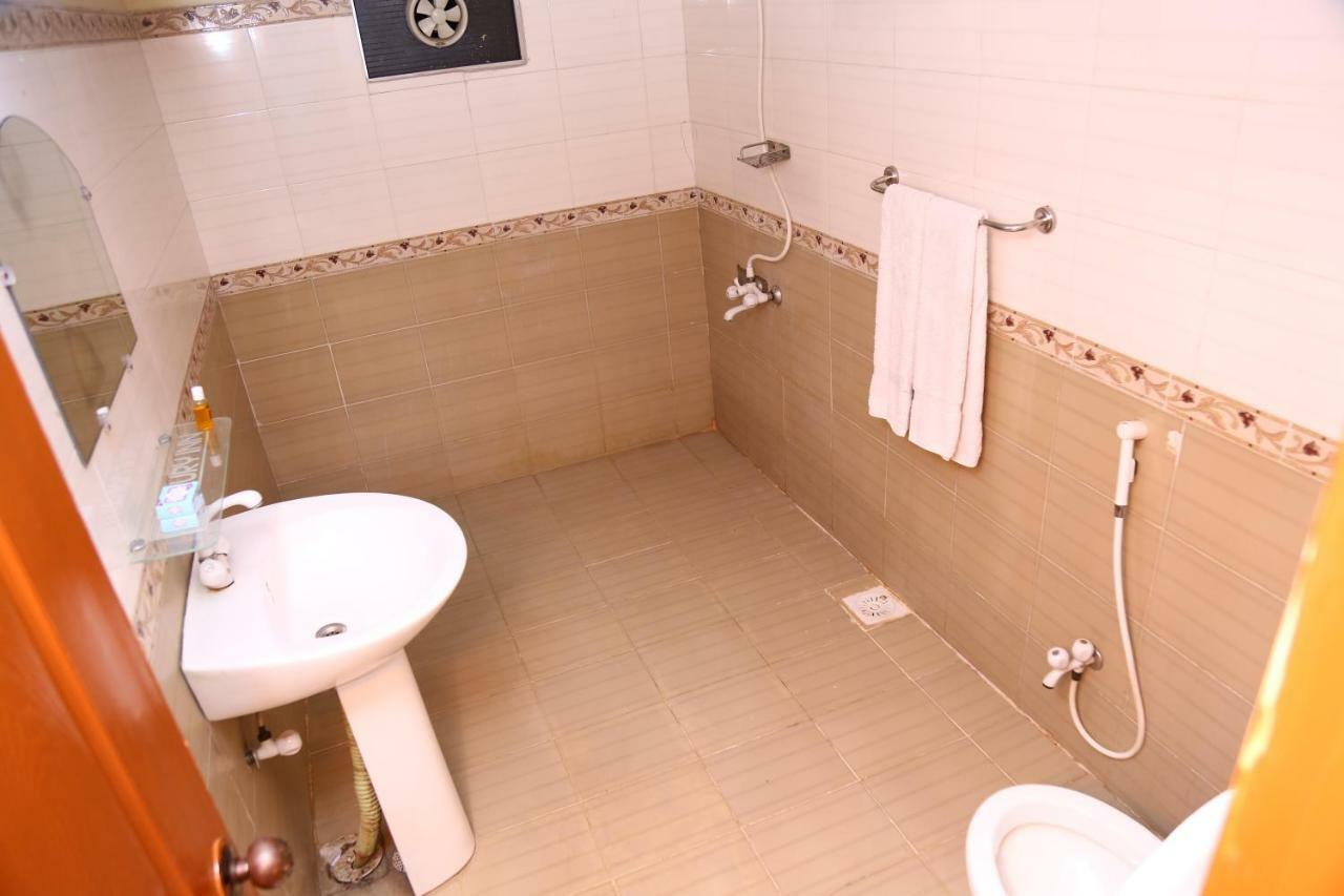 Luxury Inn Karachi Exterior foto