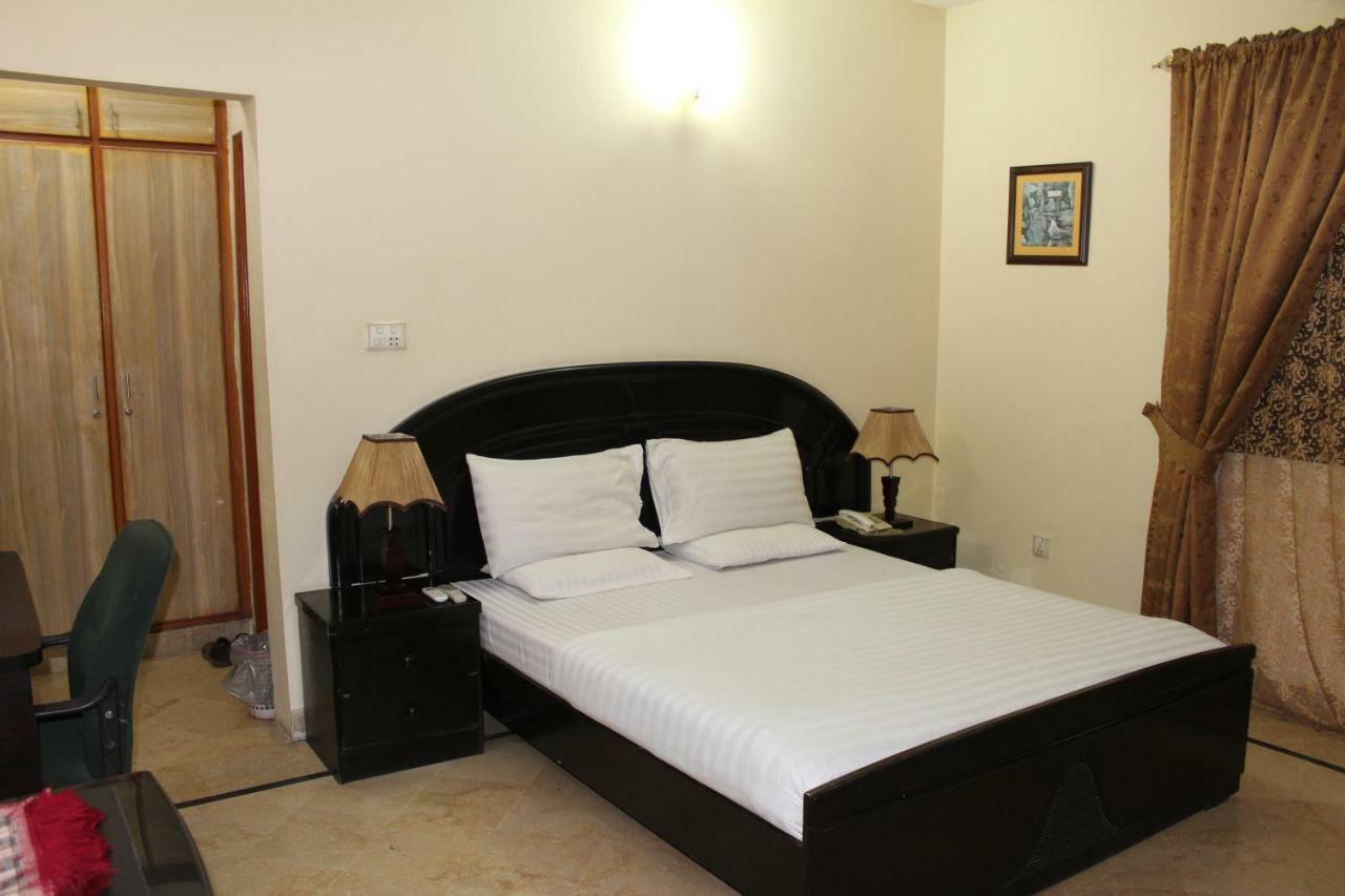 Luxury Inn Karachi Exterior foto