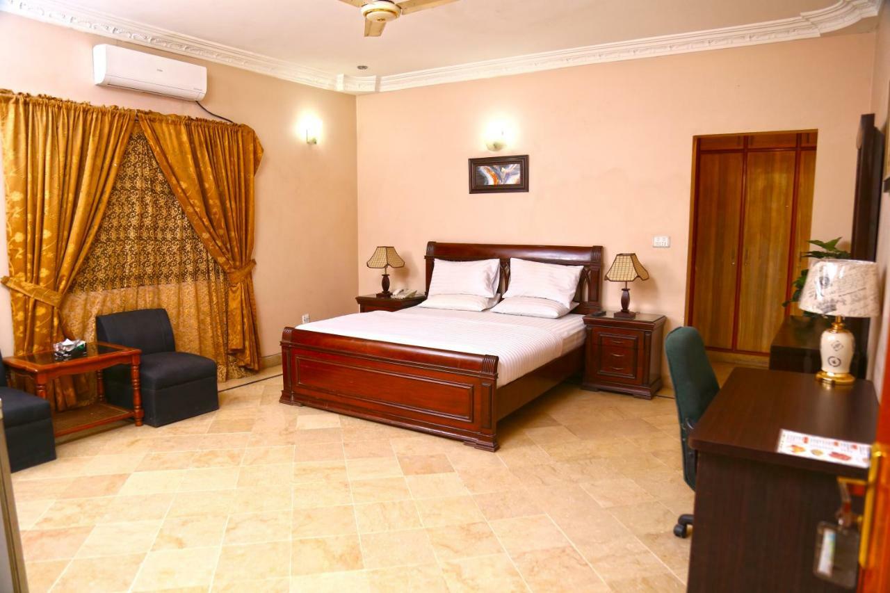 Luxury Inn Karachi Exterior foto